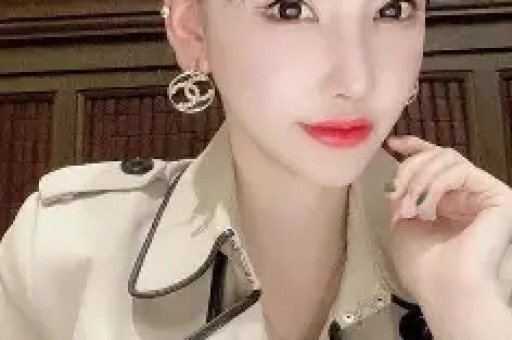 总裁人设崩了？余承东现场追星记：见易烊千玺笑成这样网友都在刷图